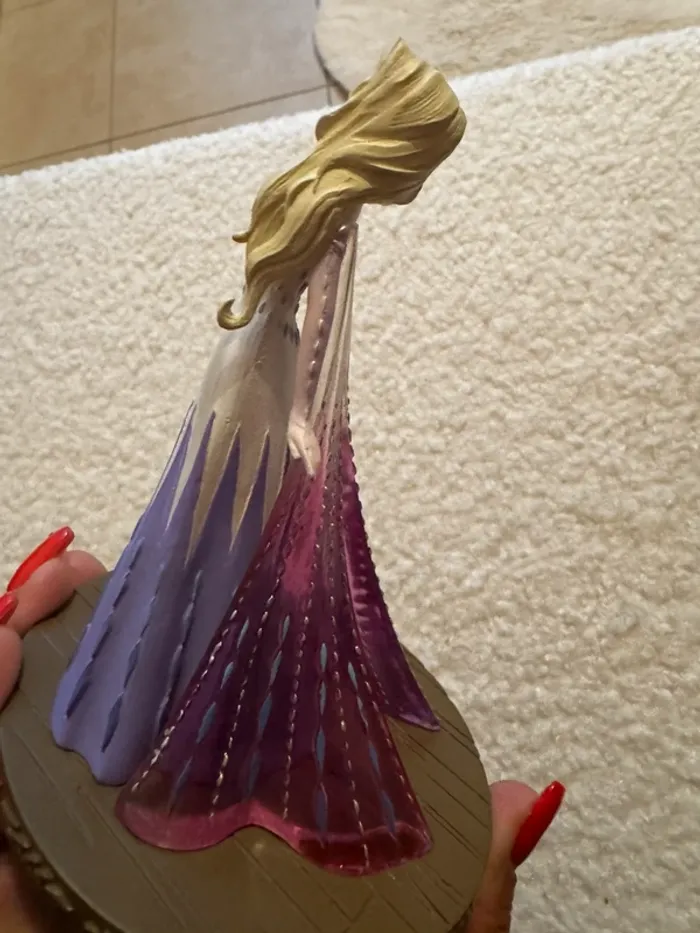 Statue reine des neiges Disney - photo numéro 2