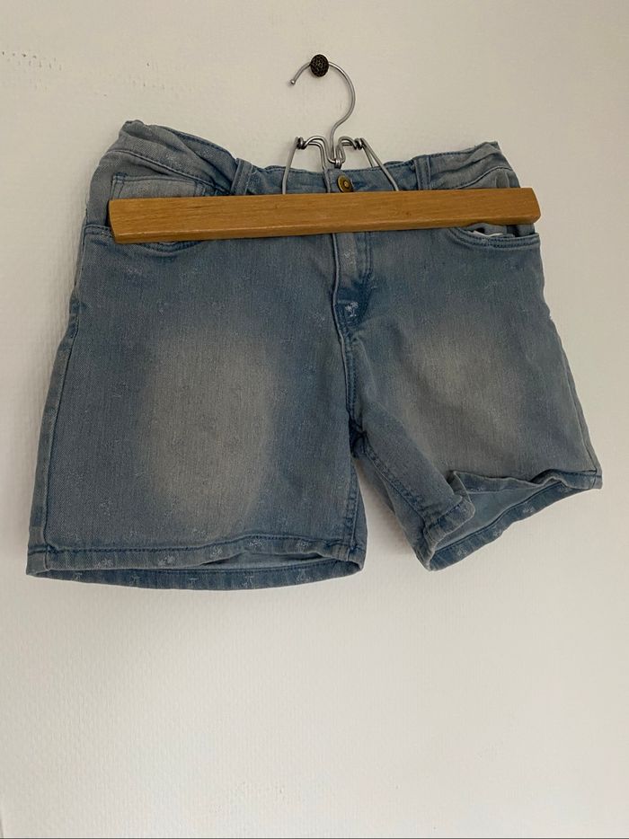 Short fille