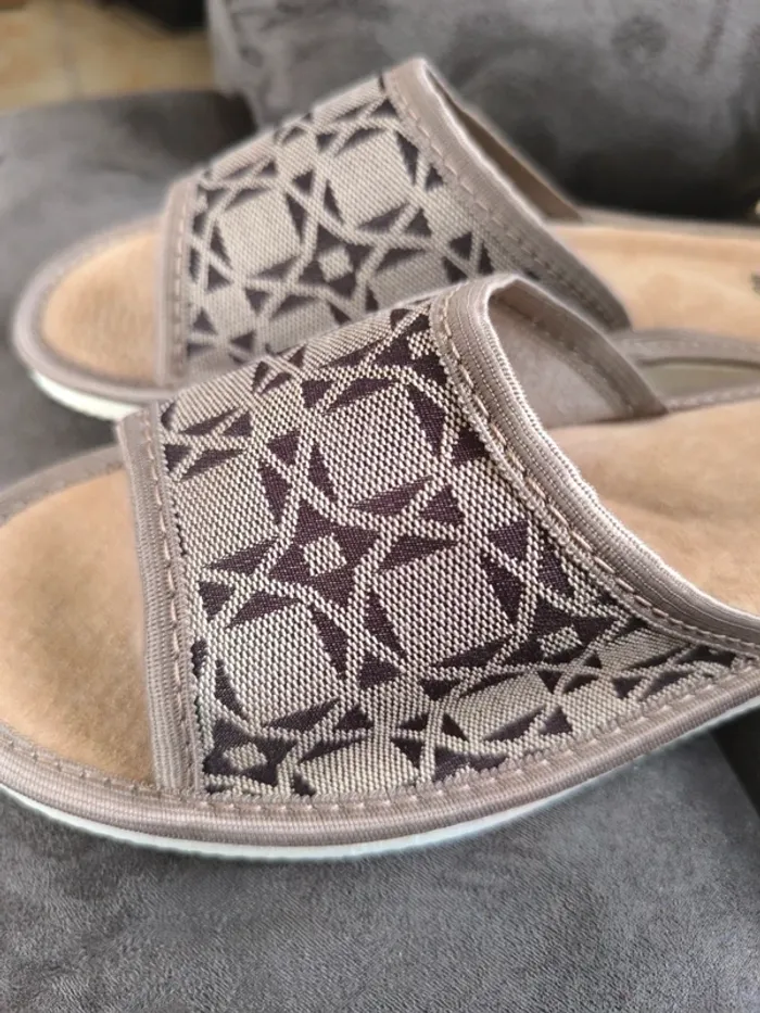 Jolies pantoufles cuir et tissu - photo numéro 3