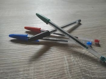 Lot 4 stylo 4 couleurs