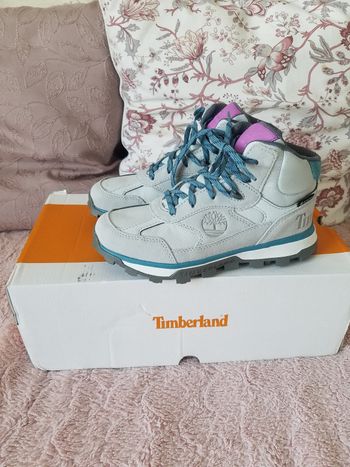 Baskets cuir Timberland t 33 NEUF