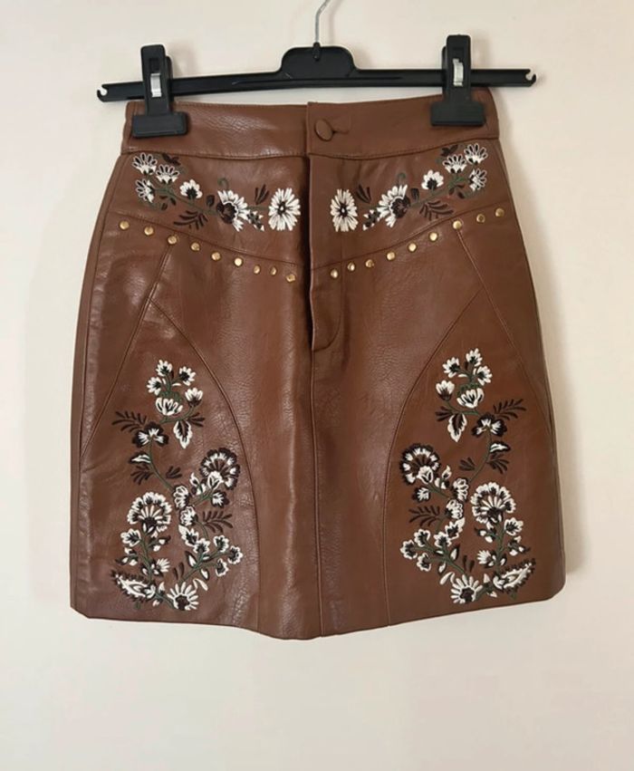 Jupe en cuir brodée, marron, Stradivarius