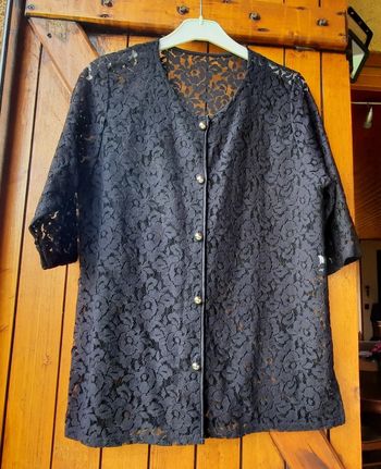 Gilet noir en dentelle 42