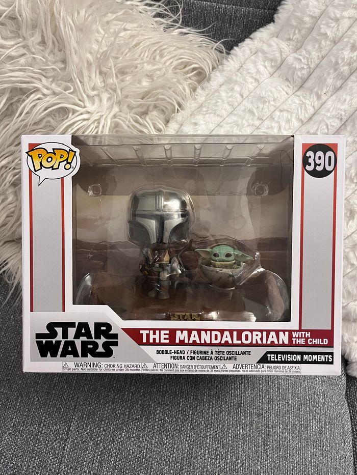 Funko pop the mandalorian with the child Star Wars