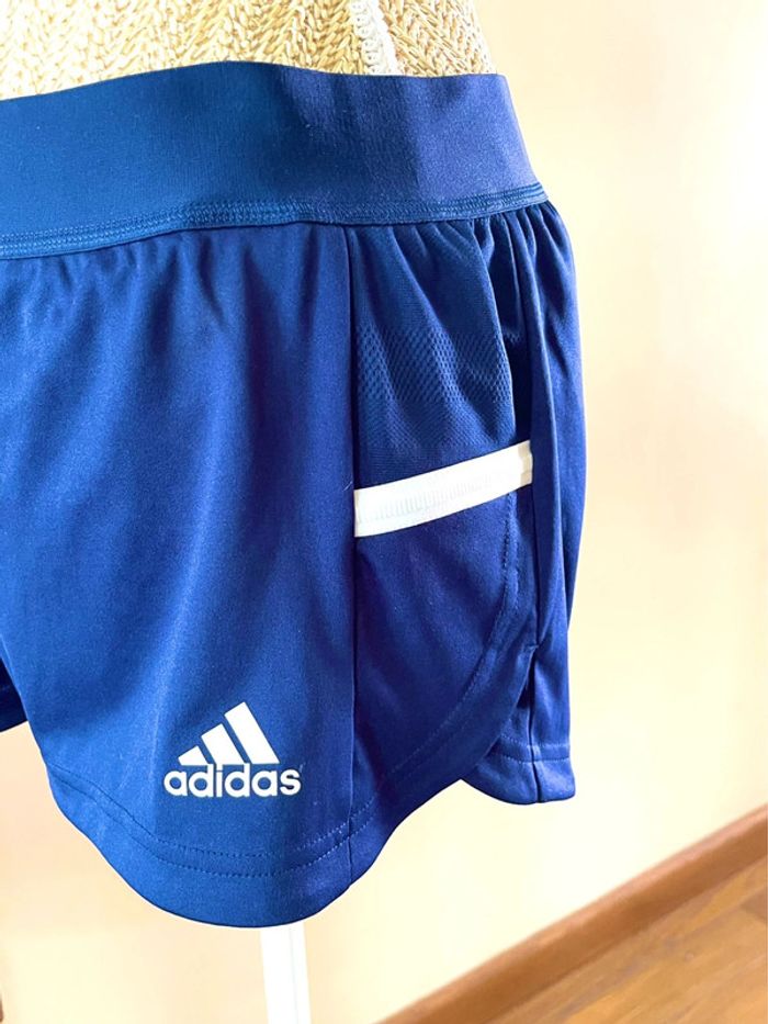 Ensemble Sportif brassière Nike et short adidas meme coloris bleu - photo numéro 4