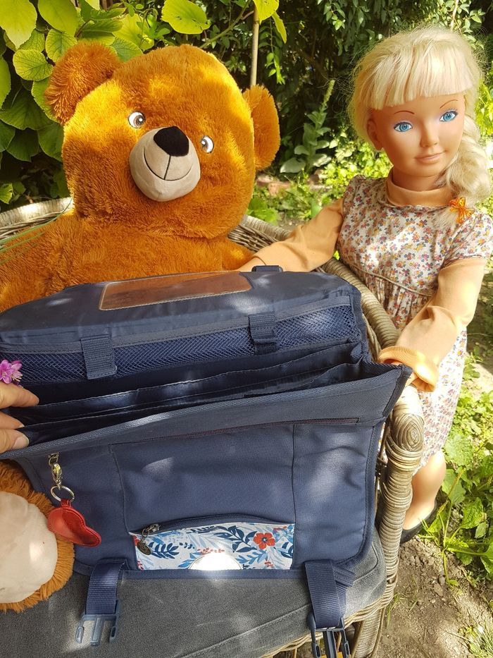 Cartable Chipie My garden + trousses + Big pack Bic Bic + journal intime + surligneur arc en ciel 5 en 1 + ciseaux + gomme taille crayon à réservoir à réservoir - photo numéro 3