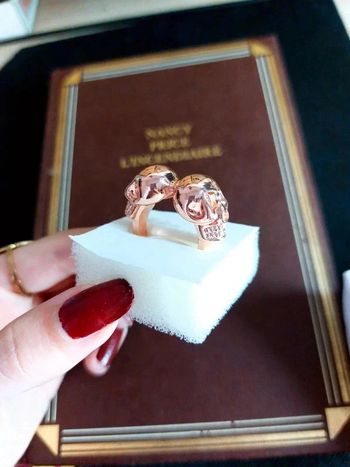 Magnifique bague neuve taille 55 couleur or rose. En acier inoxydable