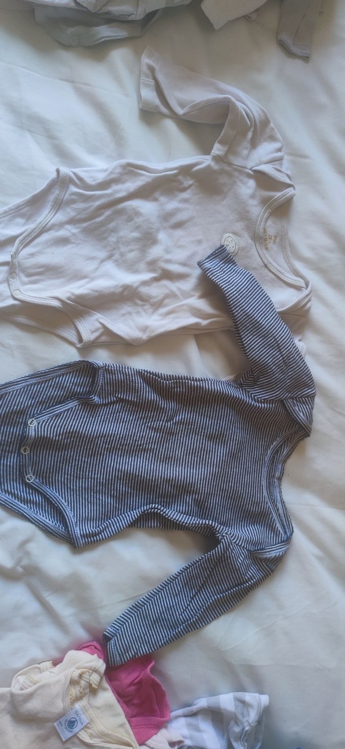 Lot de 18 bodys - photo numéro 5