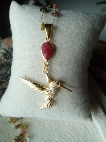 Collier colibri , rubis et tourmaline