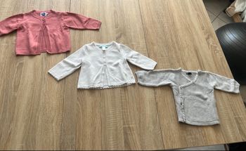 Lot 3 brassières taille 3 mois
