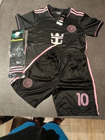 Tenue football Léo Messi Inter Miami rose. T.26