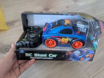 Voiture télécommandée