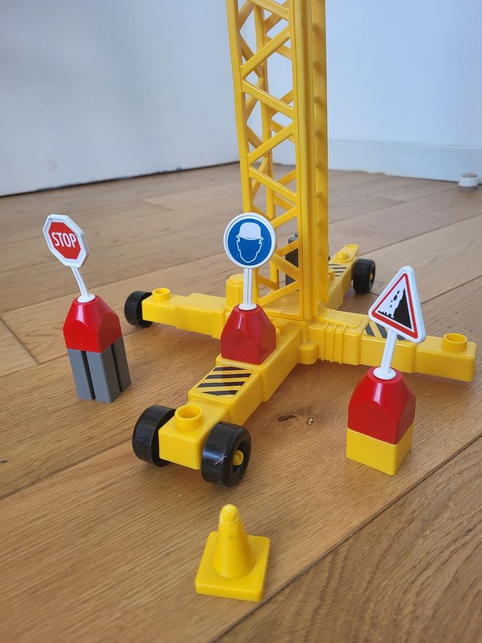 Grue et panneaux de travaux - photo numéro 2