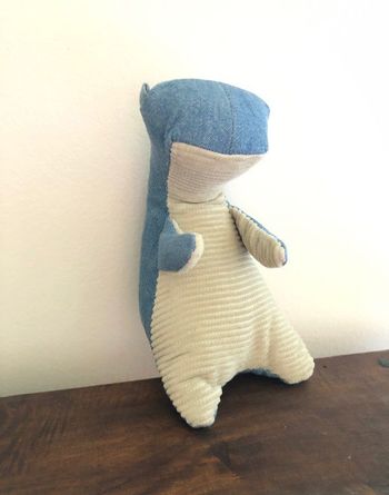 Originale peluche minimaliste marque Habitat, neuve, jean et velours