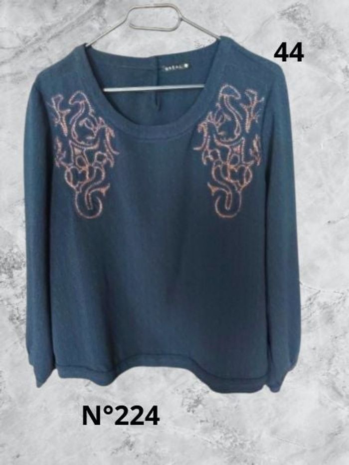 N°224 Pull bleu marine T44. Bréal.