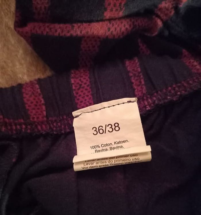 Pyjama la blanche porte taille S
Neuf le haut fait dans les 16 euros et le bas pareil - photo numéro 2