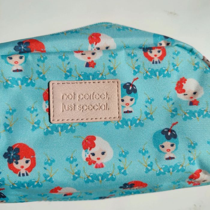 Très belle trousse de 20 x 12 x 7 cm, Lil'ledy - photo numéro 2