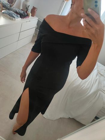 Robe de soirée noire col bardot et échancrée automne