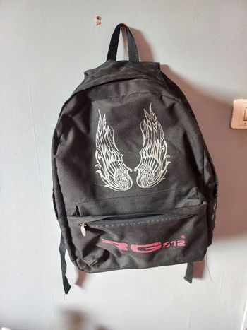 Sac à dos noir avec ailes brillante