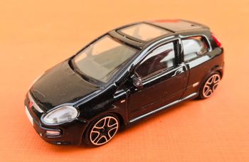 Voiture miniature Fiat Punto Evo Burago