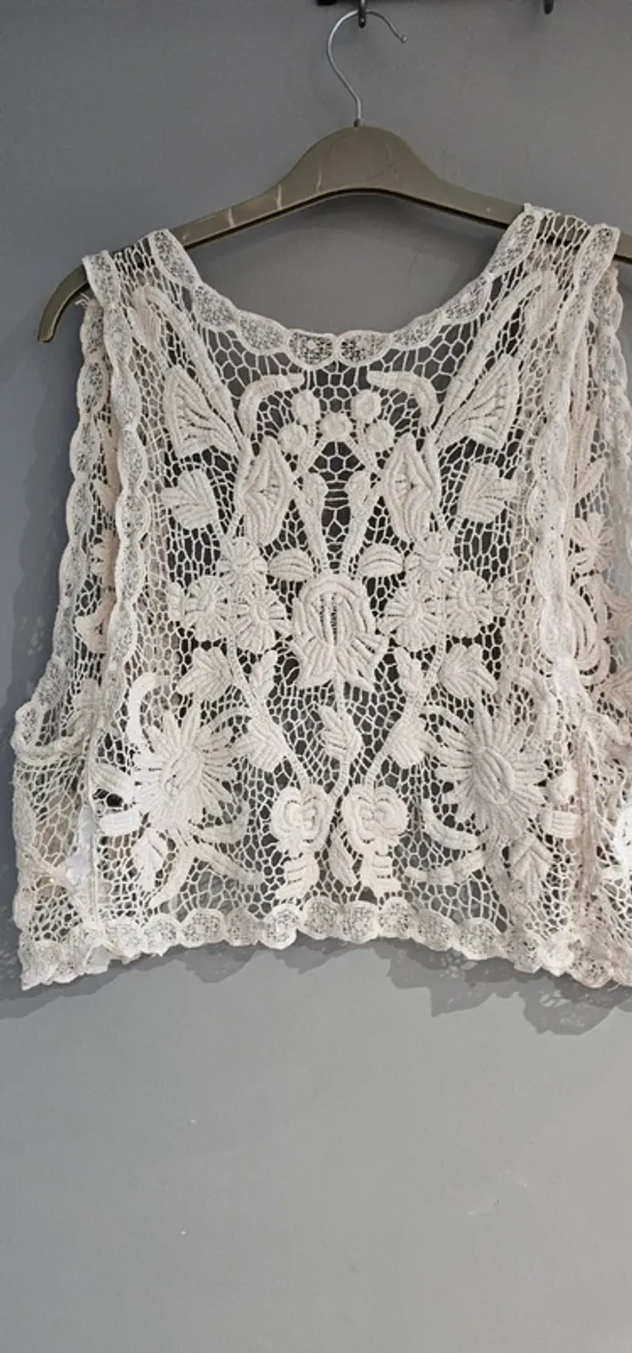 Tres joli Boléro dentelle T 40 - photo numéro 2