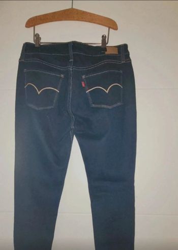 Jean slim Levi's curve taille 38 
parfait état
 bleu brut