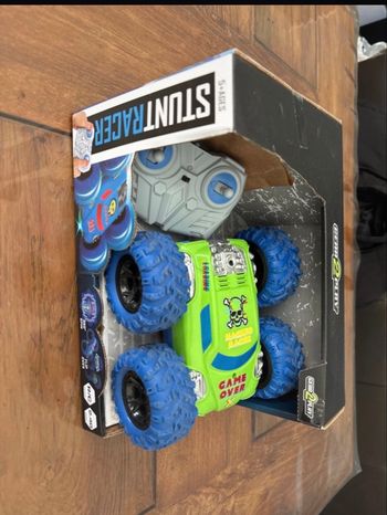 Voiture télécommandée