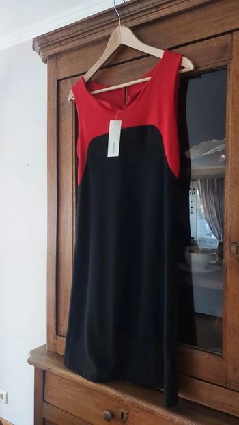 Robe Yessica rouge et noire t 38 neuve