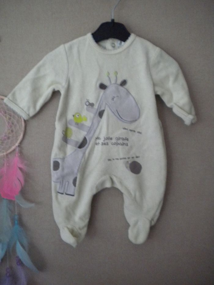 Lot de 5 pyjamas 1 mois de différentes marques Kitchoun 1 mois Beebs
