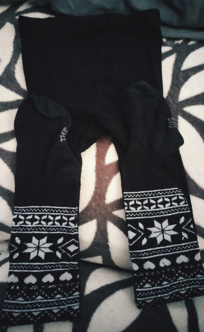 Collant jolies motifs avec fils argenté "Kiabi" 27/30 neuf - photo numéro 3