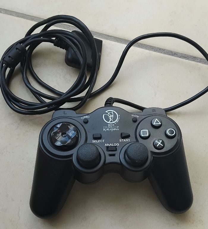 Lot 2 manettes PS1 - photo numéro 3