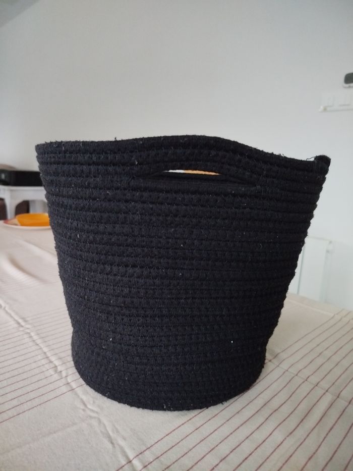 Panier de rangement ou panière noir