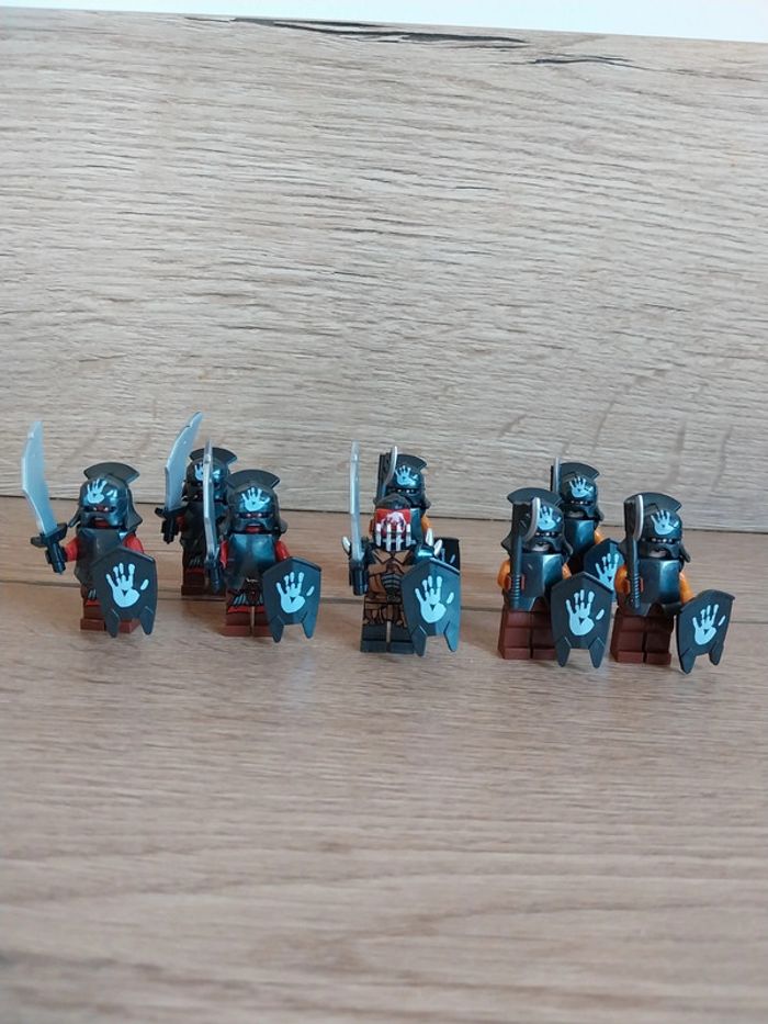 Figurines type lego Chef Orcs + 7 Guerriers orcs seigneur des anneaux