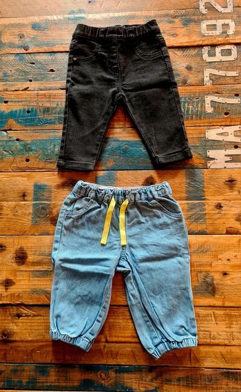 Lot de 2 jeans pour bebe fille