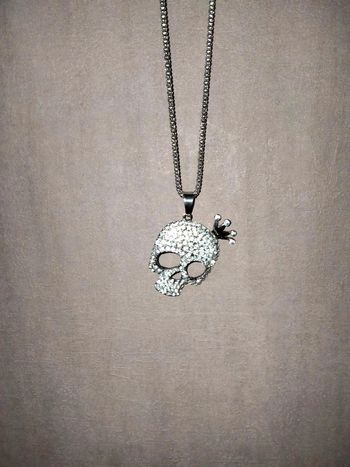 Collier à strass tête de mort
