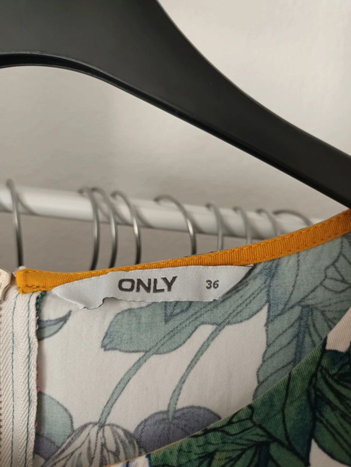 Jolie robe fleurie Only taille 36 - photo numéro 2