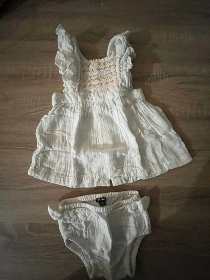 Robe blanche bébé