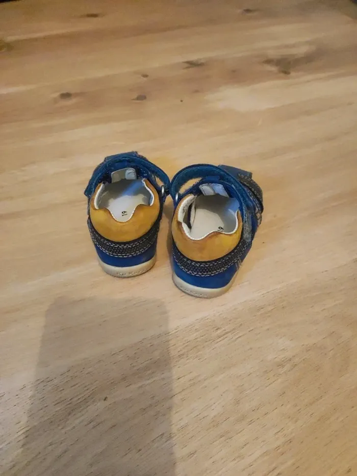 Sandales 19 Kickers bleu et jaune - photo numéro 4