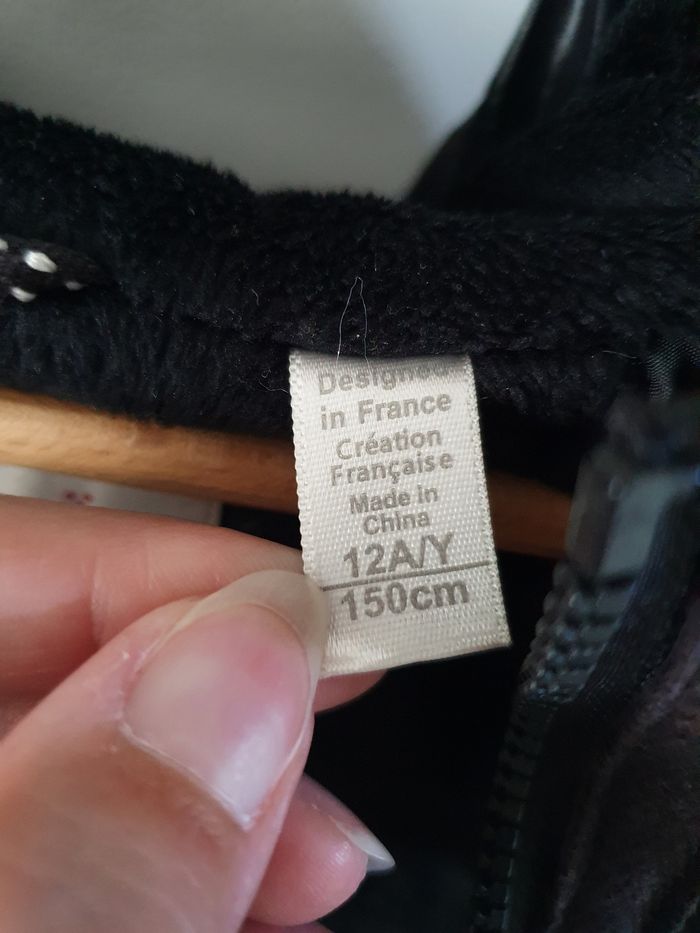 Manteau noir avec boutons - photo numéro 4