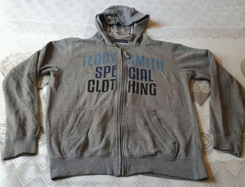 Veste à capuche teddy smith de taille 16ans