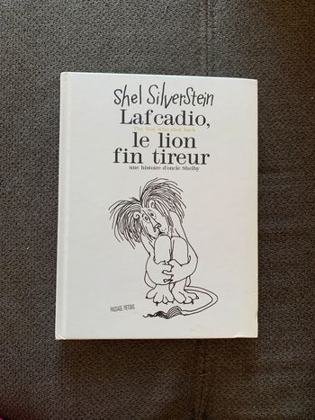 Livre Lafcadio ,le lion fin tireur ( écrit en anglais et français)