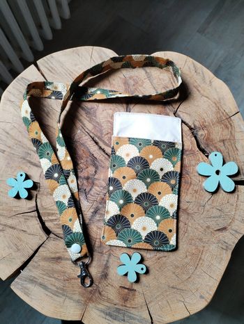 Pochette et cordon soignant