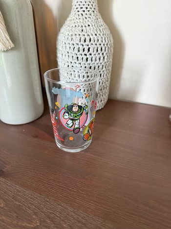 Verre par amour des délicieuses histoires - Amora