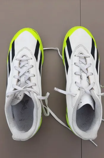 Basket Adidas blanche et jaune fluo