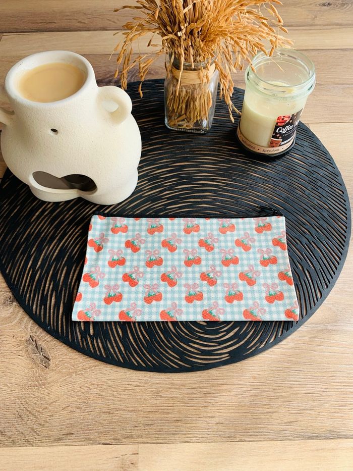 🍓 Trousse personnalisée vichy & fraises – Polyester doux - photo numéro 2