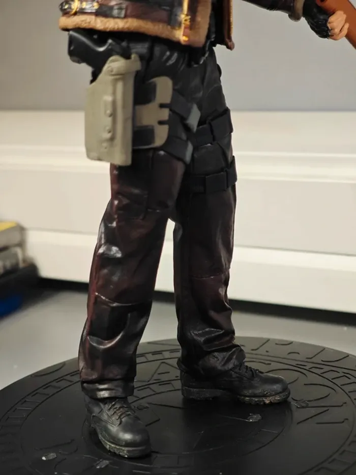 Figurine Resident Evil 4 : Leon 32cm neuve sans boîte - photo numéro 13
