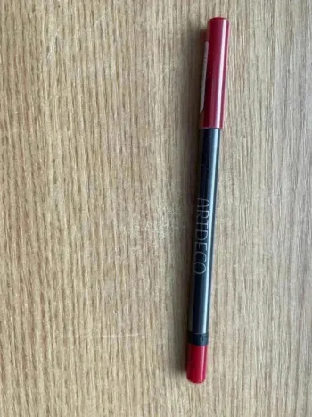 Crayon à lèvres rouge waterproof artdeco