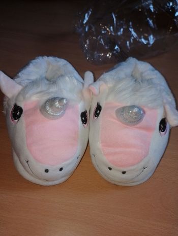 Chausson pantoufle licorne neuve
Pointure 37