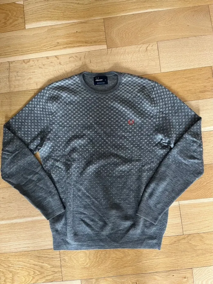 Pull fin homme col en rond en laine merinos Fred Perry – taille M – très bon état