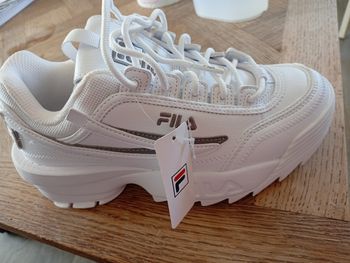 Belle paire de basket fila 38 1/2 à 40€ avec le code 
JOIE30
La paire passe à 28€